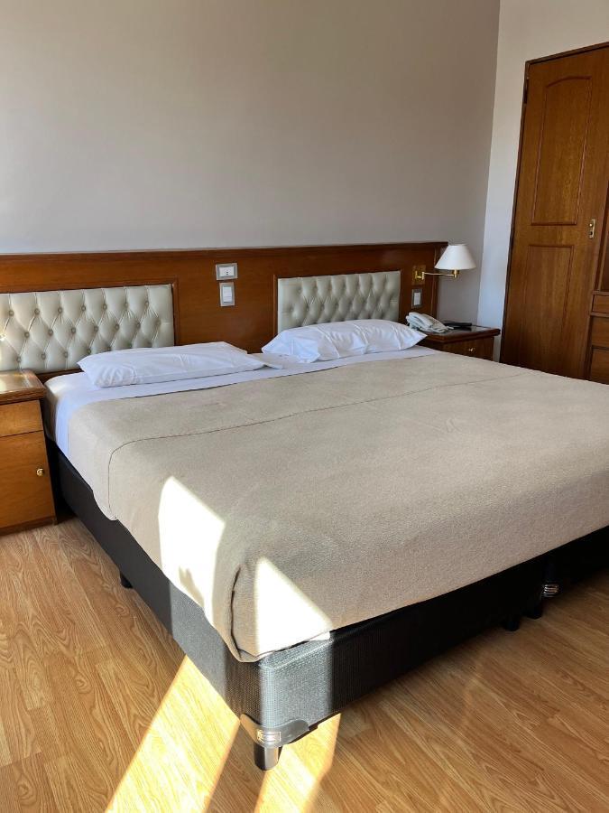 Bristol Hotel Buenos Aires Bagian luar foto