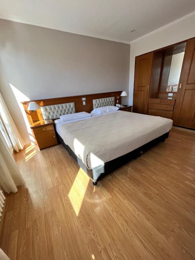 Bristol Hotel Buenos Aires Bagian luar foto